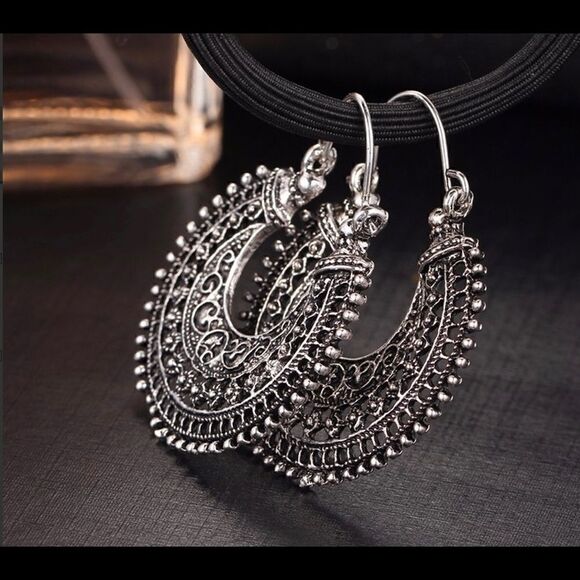 + Antique Silver Tone Vintage Style Earrings - Picture 2 of 4